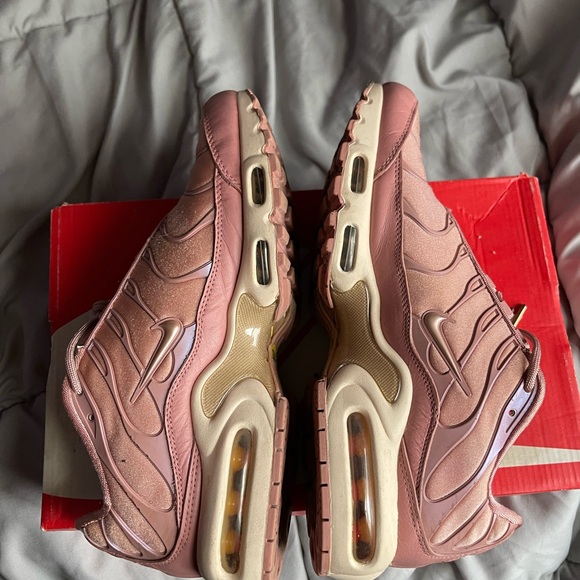 Nike Women's Rose Pink Air Max Sneakers - Picture 4 of 6
